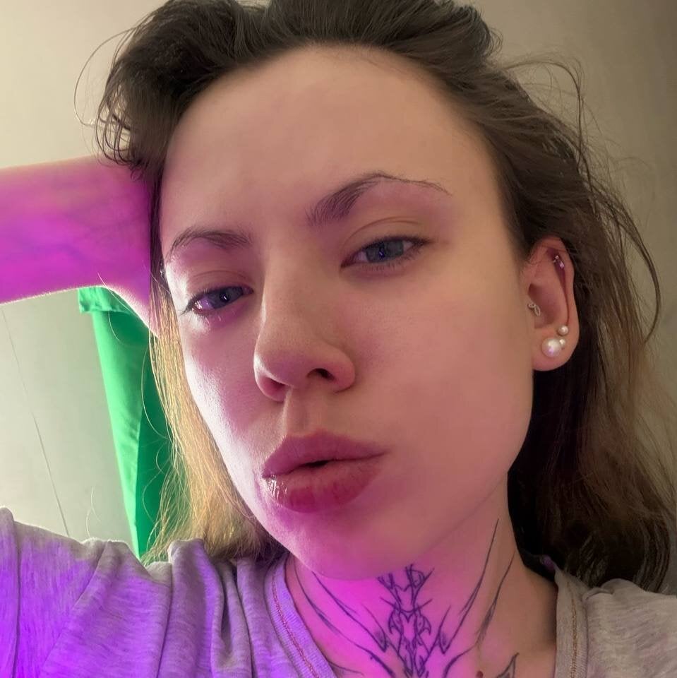 Beautiful MoonHaze__ camgirl in vrcamshot.com