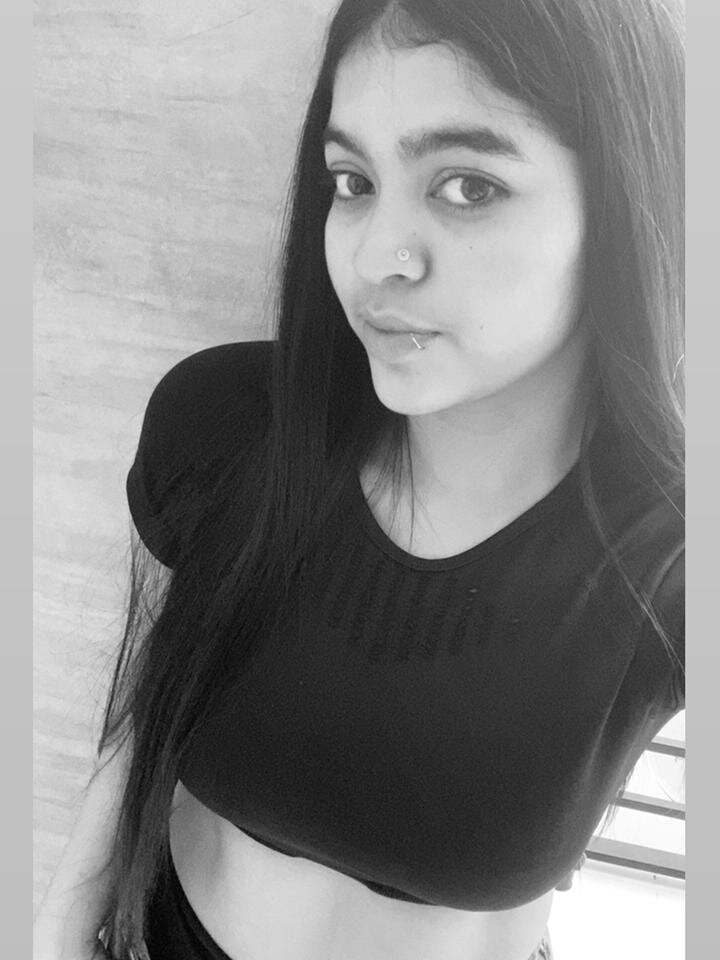 Beautiful sarah_borch camgirl in vrcamshot.com