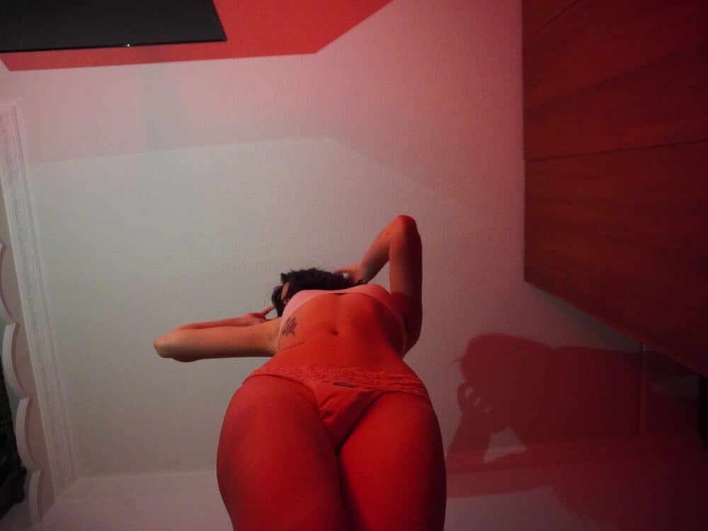 Beautiful Catyloves camgirl in vrcamshot.com