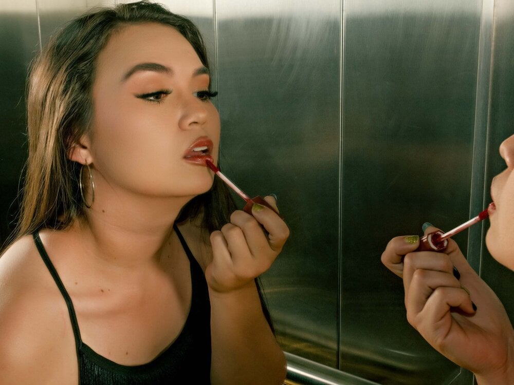 Beautiful MADISSONLOVE_ camgirl in vrcamshot.com