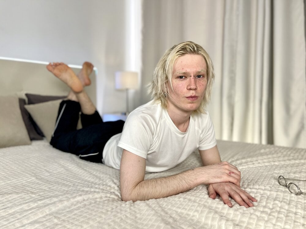 Beautiful Eric_Milkovich camgirl in vrcamshot.com