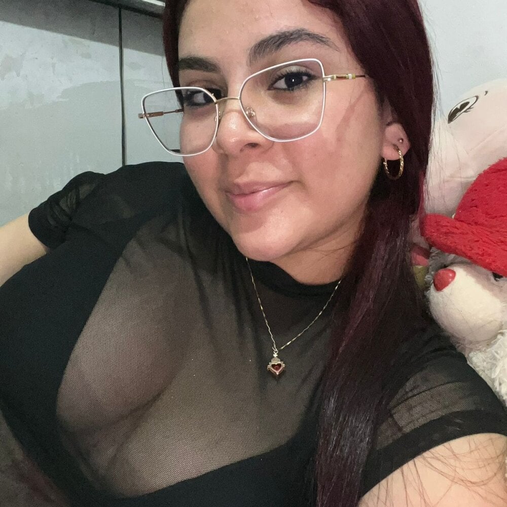 Beautiful Cloeth_Fox camgirl in vrcamshot.com