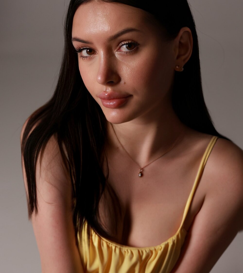 Beautiful MilaSecrett camgirl in vrcamshot.com
