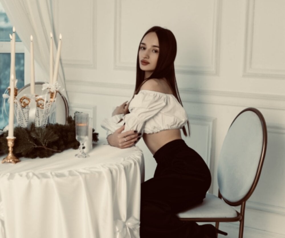 Beautiful miiss__lulu camgirl in vrcamshot.com