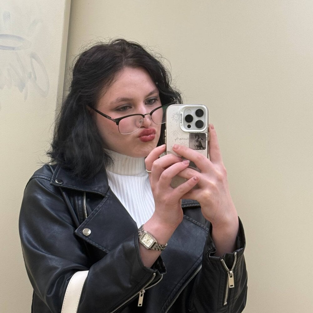 Beautiful LANICROSS camgirl in vrcamshot.com