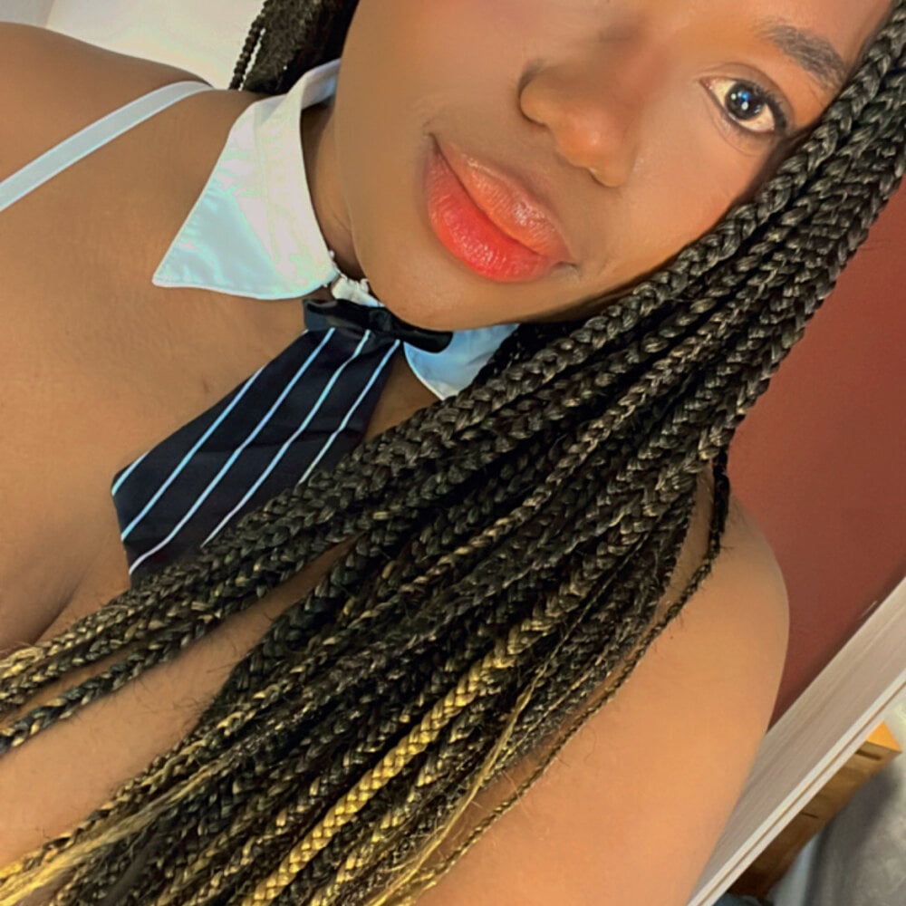 Beautiful Makena_gh camgirl in vrcamshot.com