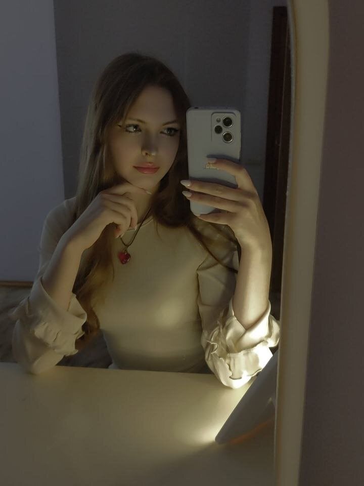 Beautiful Loraine_Debb camgirl in vrcamshot.com