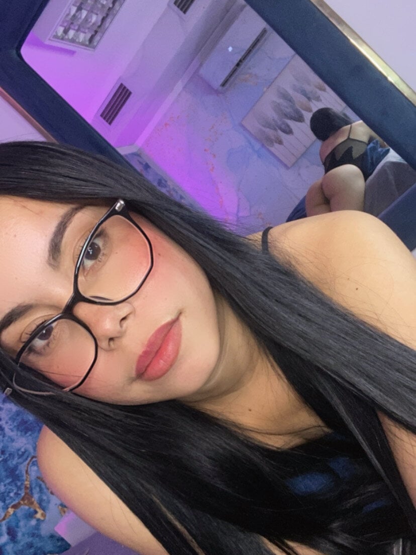Beautiful lesly_cutee camgirl in vrcamshot.com