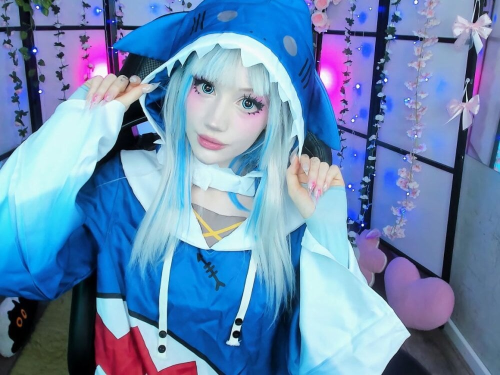 Beautiful MilkyCute camgirl in vrcamshot.com