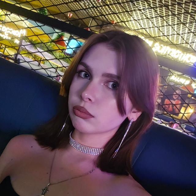 Beautiful ciara_bliss camgirl in vrcamshot.com