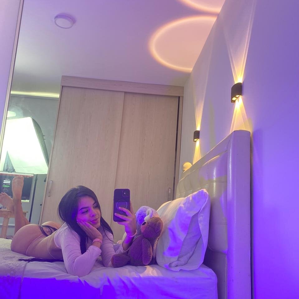 Beautiful Magic_Giirls1 camgirl in vrcamshot.com