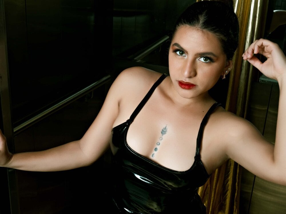 Beautiful AnthonelaDuque camgirl in vrcamshot.com