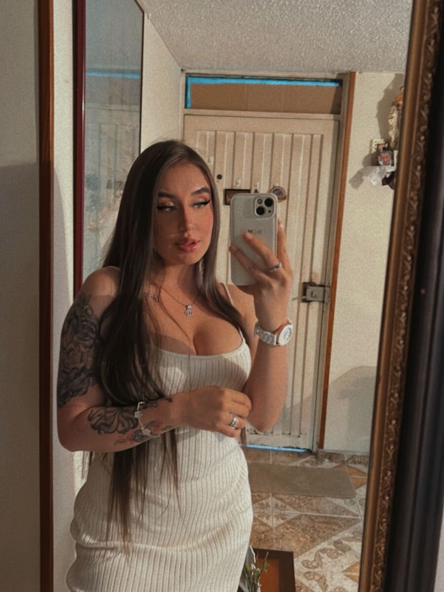 Beautiful _Cherylloving_ camgirl in vrcamshot.com