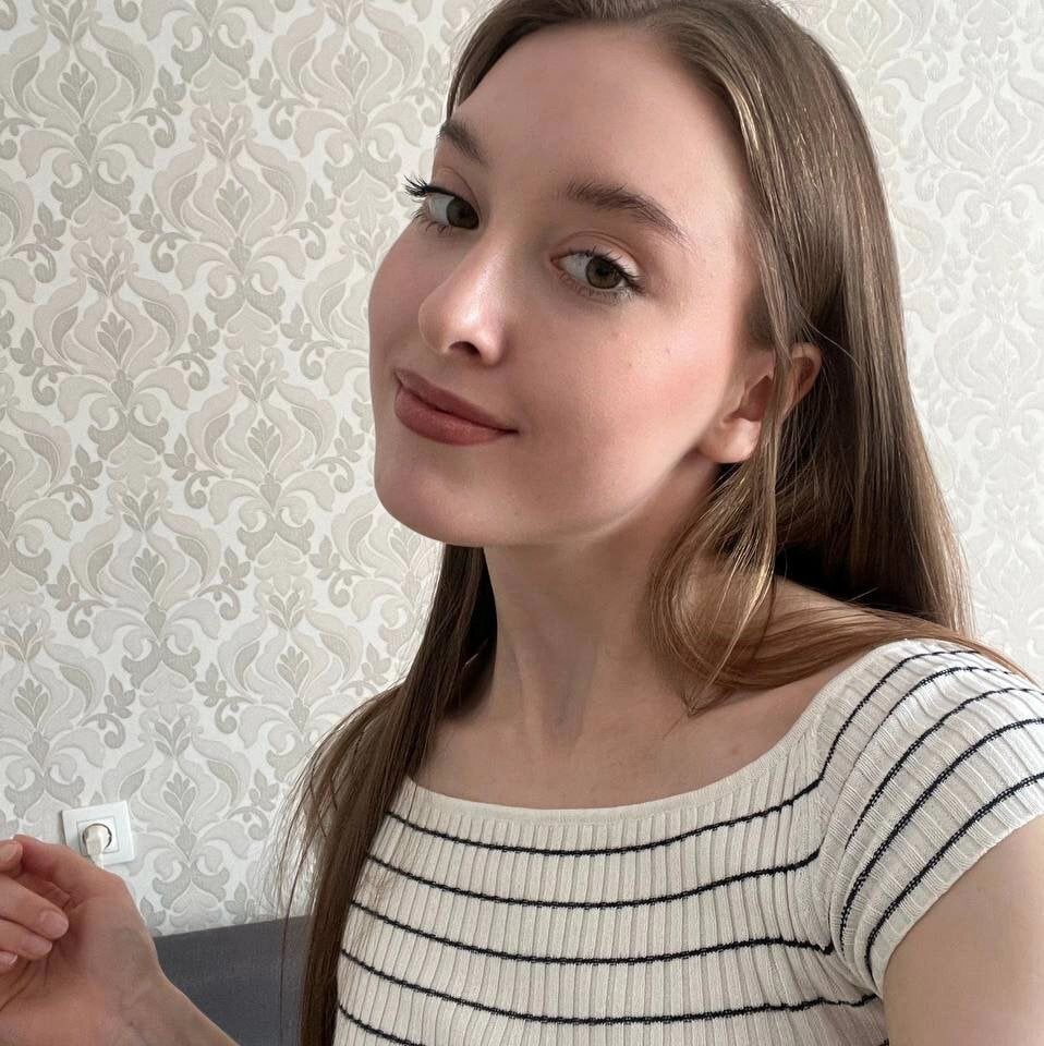 Beautiful GwenAir camgirl in vrcamshot.com