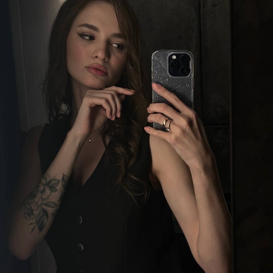 Beautiful courtney_williams_ camgirl in vrcamshot.com