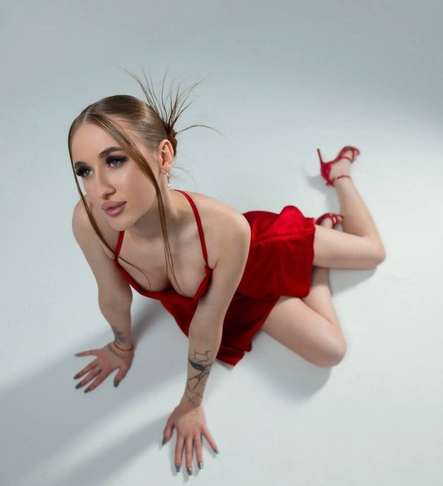 Beautiful LunaOlso camgirl in vrcamshot.com