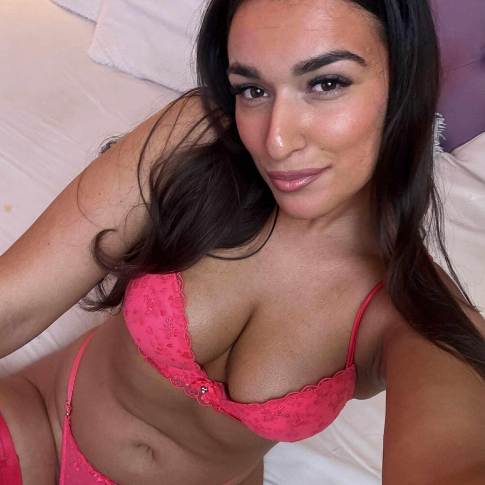 Beautiful EmmaDallas camgirl in vrcamshot.com