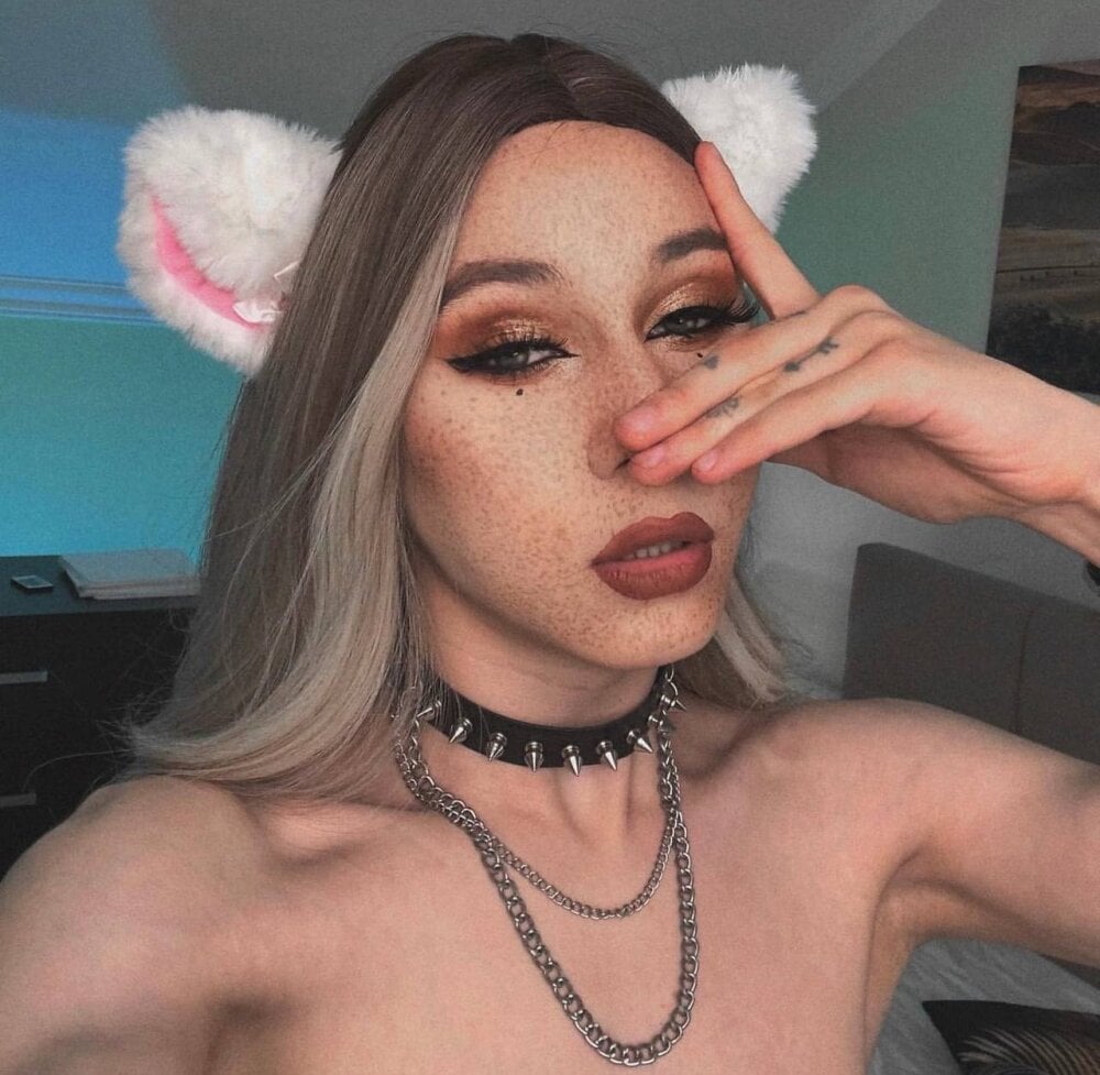 Beautiful Shiny_Jennifer camgirl in vrcamshot.com