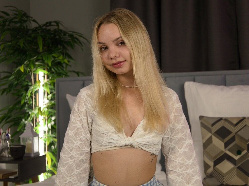 Beautiful LinaWynn camgirl in vrcamshot.com