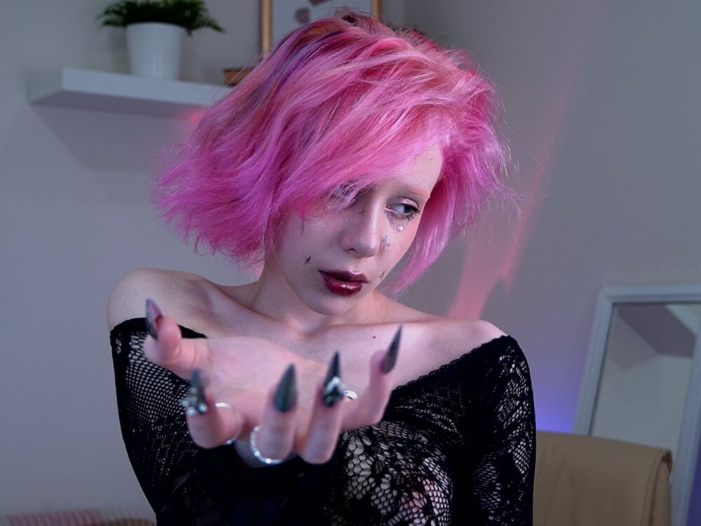Beautiful AmityBlightt camgirl in vrcamshot.com