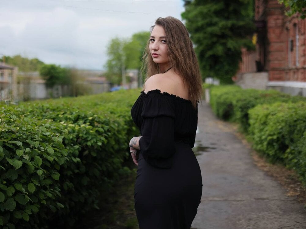 Beautiful LioraFox camgirl in vrcamshot.com