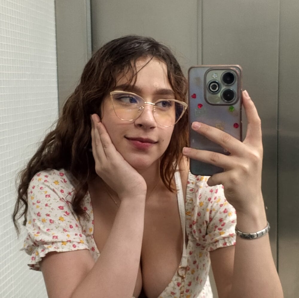 Beautiful Star_Beverly camgirl in vrcamshot.com