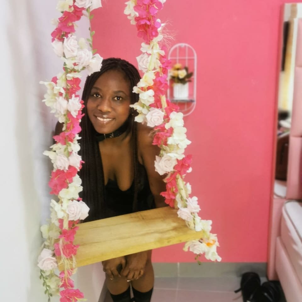 Beautiful Roxan-hot69 camgirl in vrcamshot.com