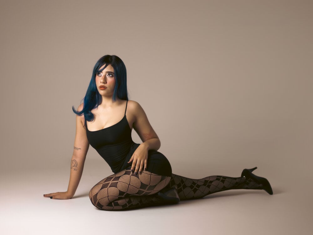 Beautiful ReiAyanamy camgirl in vrcamshot.com