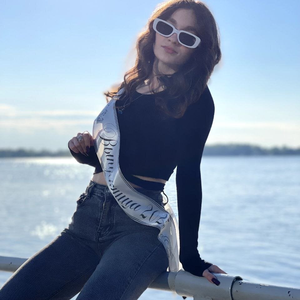 Beautiful Kiss_Cat camgirl in vrcamshot.com