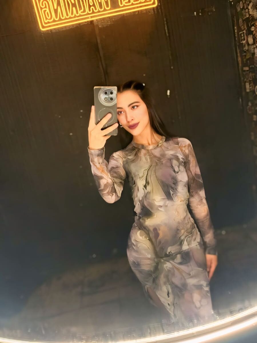 Beautiful Explosive_couplee_ camgirl in vrcamshot.com