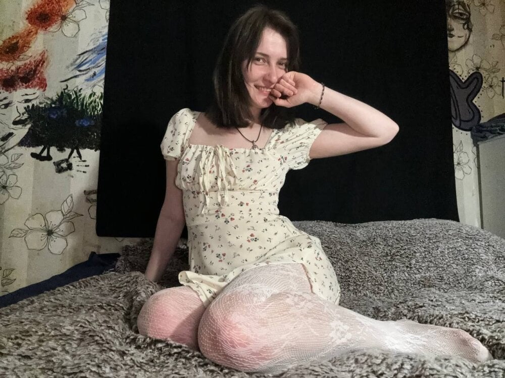 Beautiful fionazoomer camgirl in vrcamshot.com