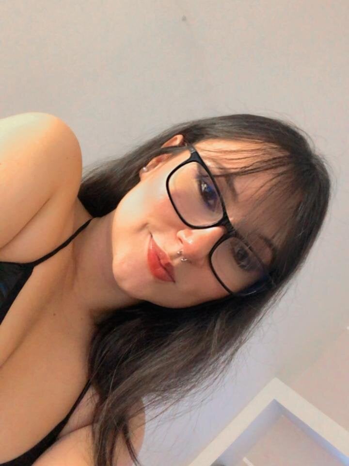 Beautiful AbbySaennz camgirl in vrcamshot.com