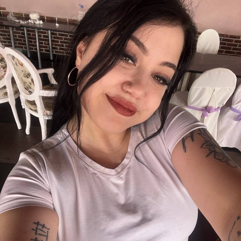 Beautiful Megan_Wade camgirl in vrcamshot.com