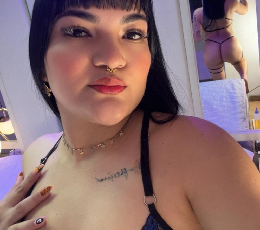 Beautiful Niinatorres camgirl in vrcamshot.com