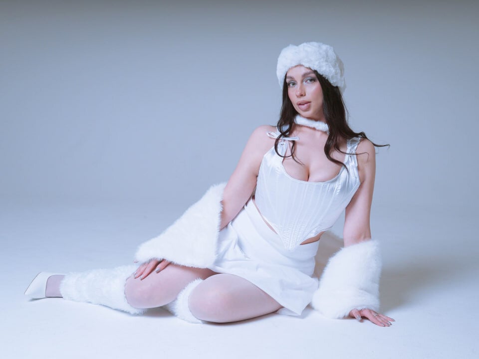 Beautiful LunaNight camgirl in vrcamshot.com