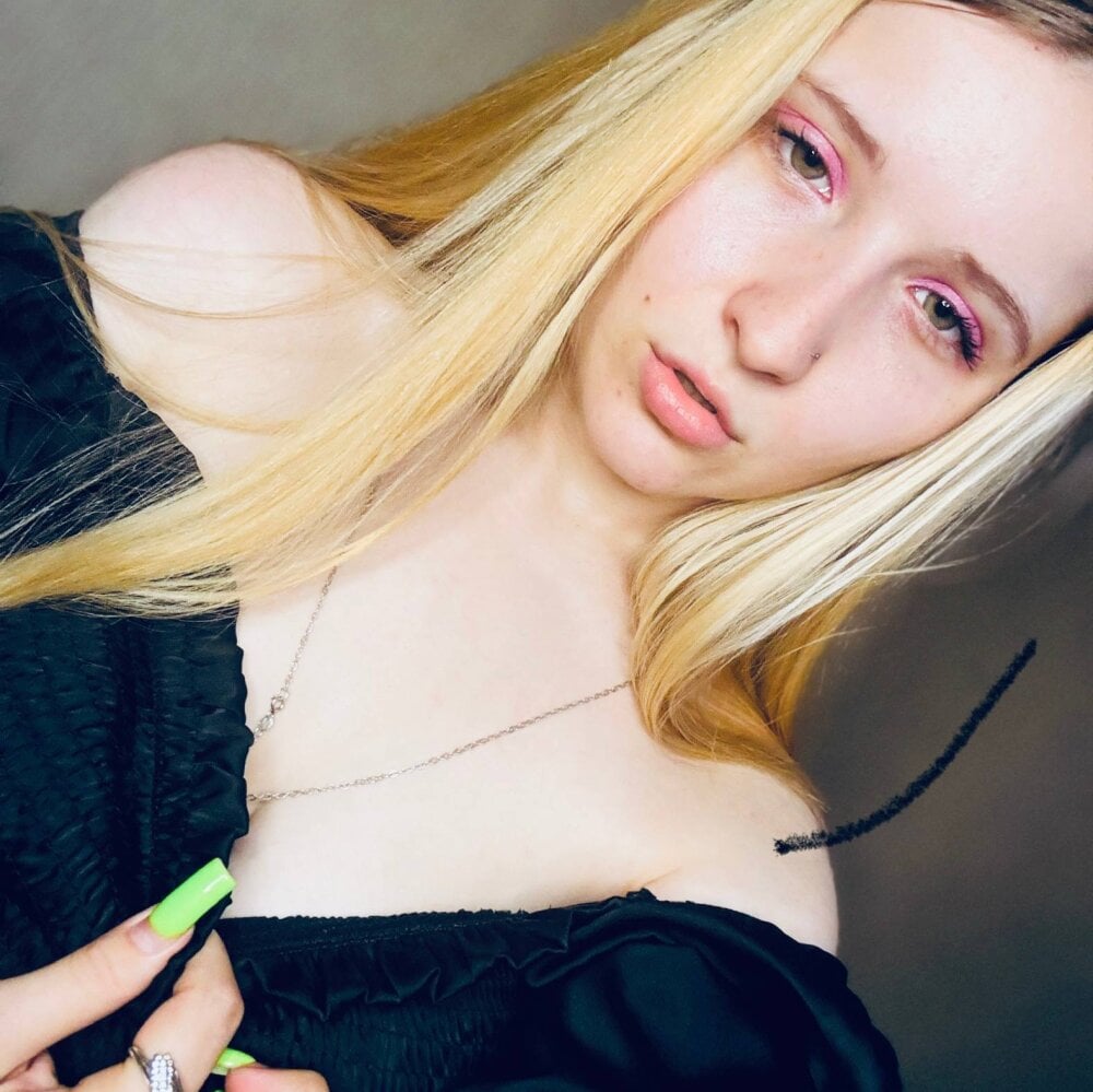Beautiful Milana_Key camgirl in vrcamshot.com