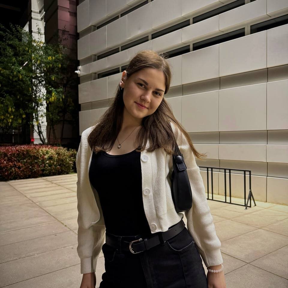 Beautiful Deborah_Hayes camgirl in vrcamshot.com