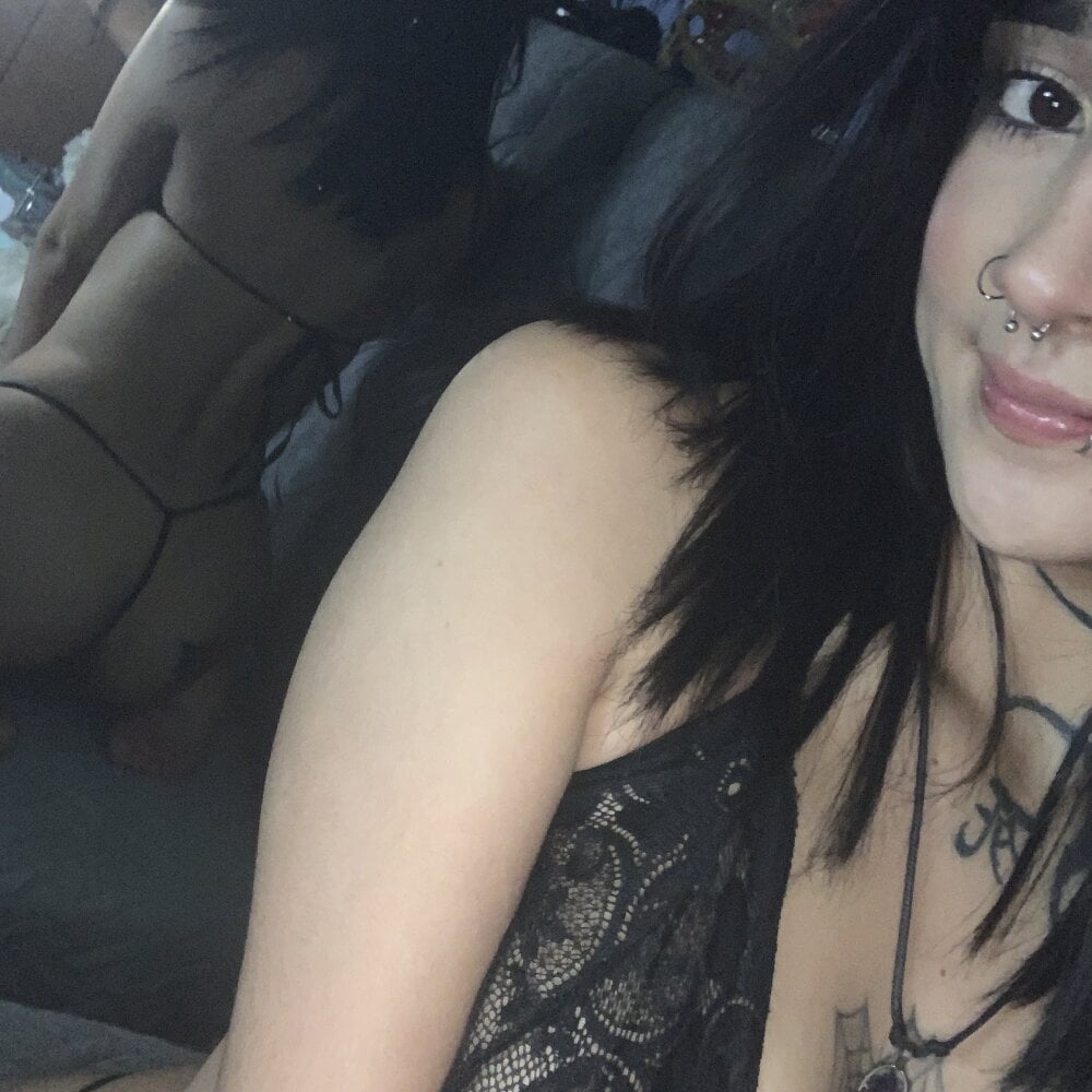 Beautiful yulianademond66 camgirl in vrcamshot.com