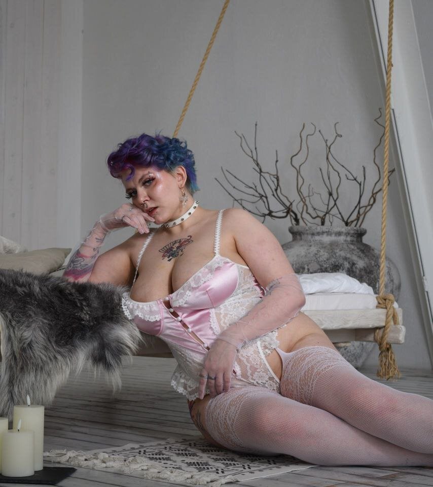 Beautiful bluelunaray camgirl in vrcamshot.com