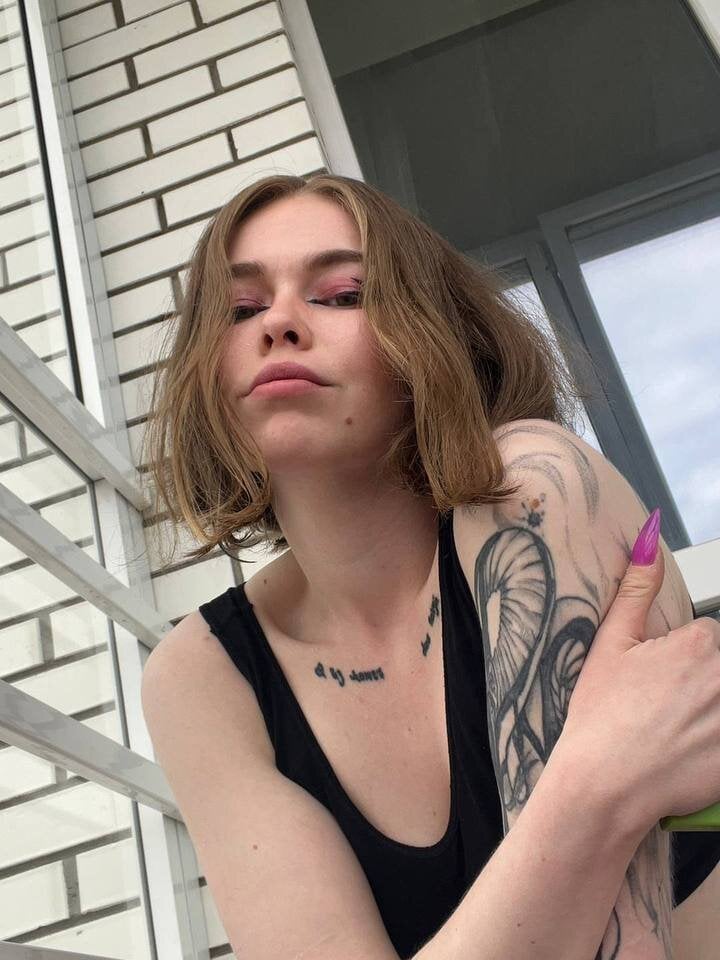 Beautiful AryaStar_ camgirl in vrcamshot.com