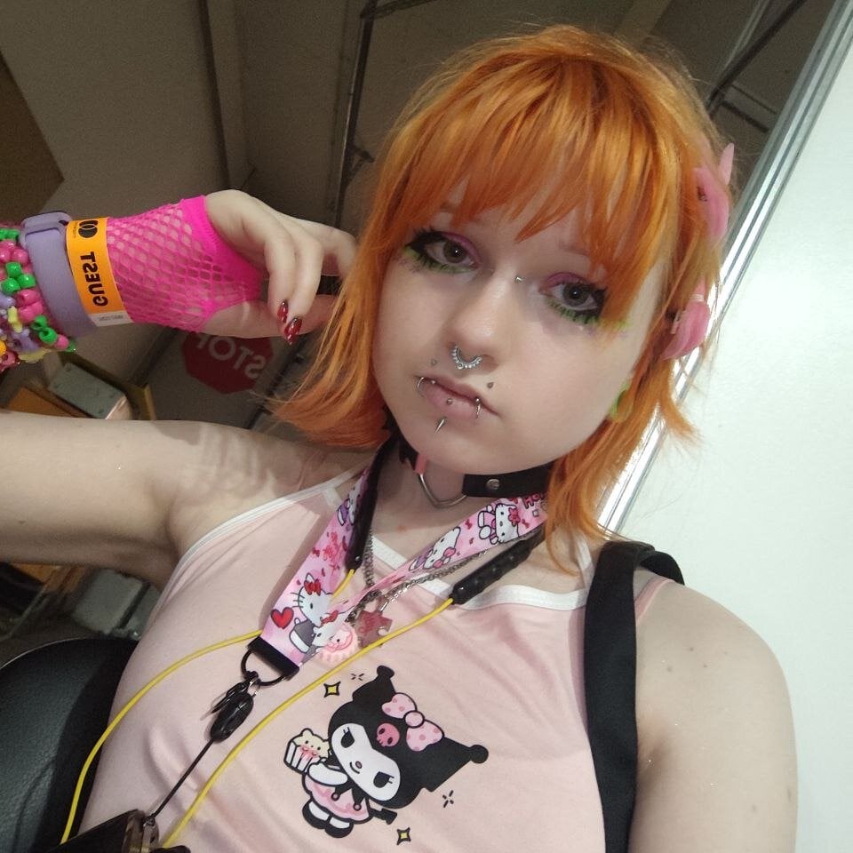Beautiful PinkyPixy camgirl in vrcamshot.com