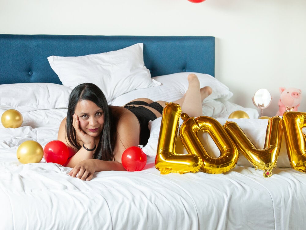 Beautiful Danielaa_a camgirl in vrcamshot.com
