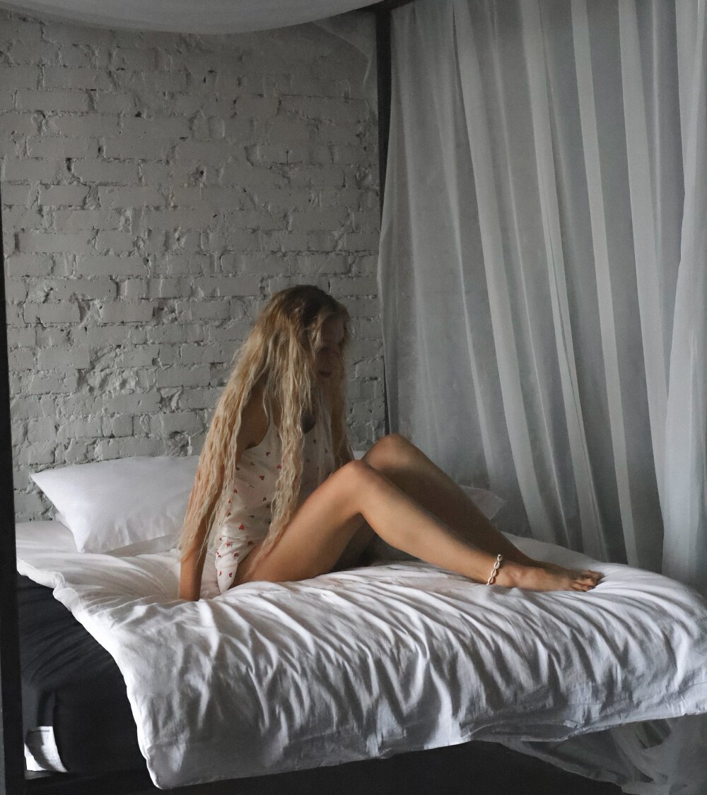 Beautiful Elsie_Brown camgirl in vrcamshot.com