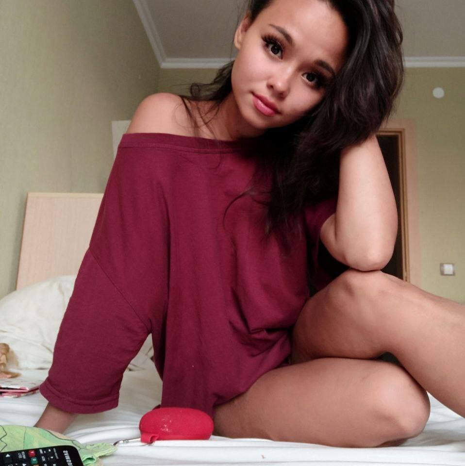 Beautiful i_am_eva camgirl in vrcamshot.com