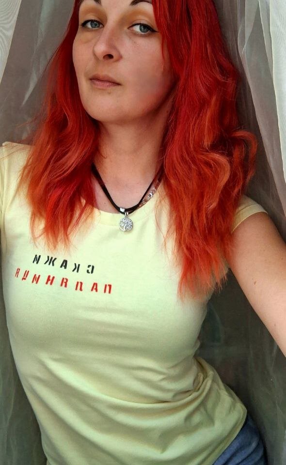 Beautiful BrandyBloom camgirl in vrcamshot.com