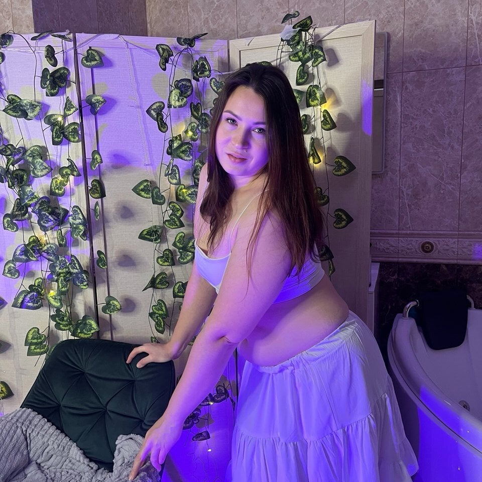 Beautiful lea_flow camgirl in vrcamshot.com