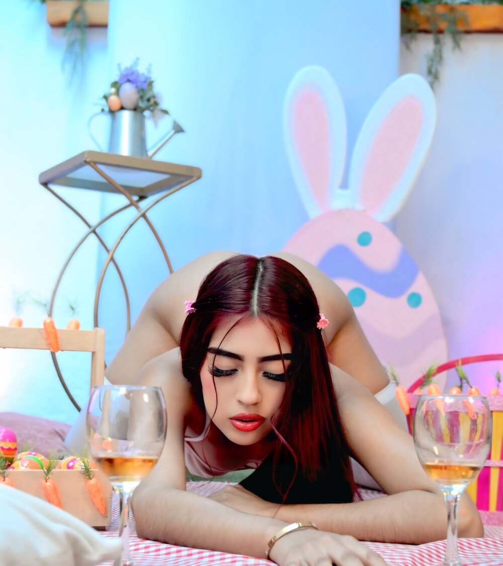 Beautiful Mia-Monroe camgirl in vrcamshot.com