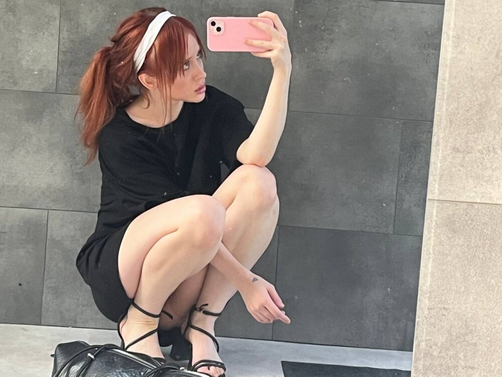 Beautiful daily_chaos camgirl in vrcamshot.com