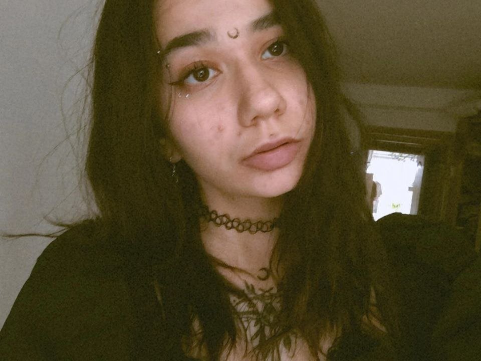 Beautiful Lunel_kitten camgirl in vrcamshot.com