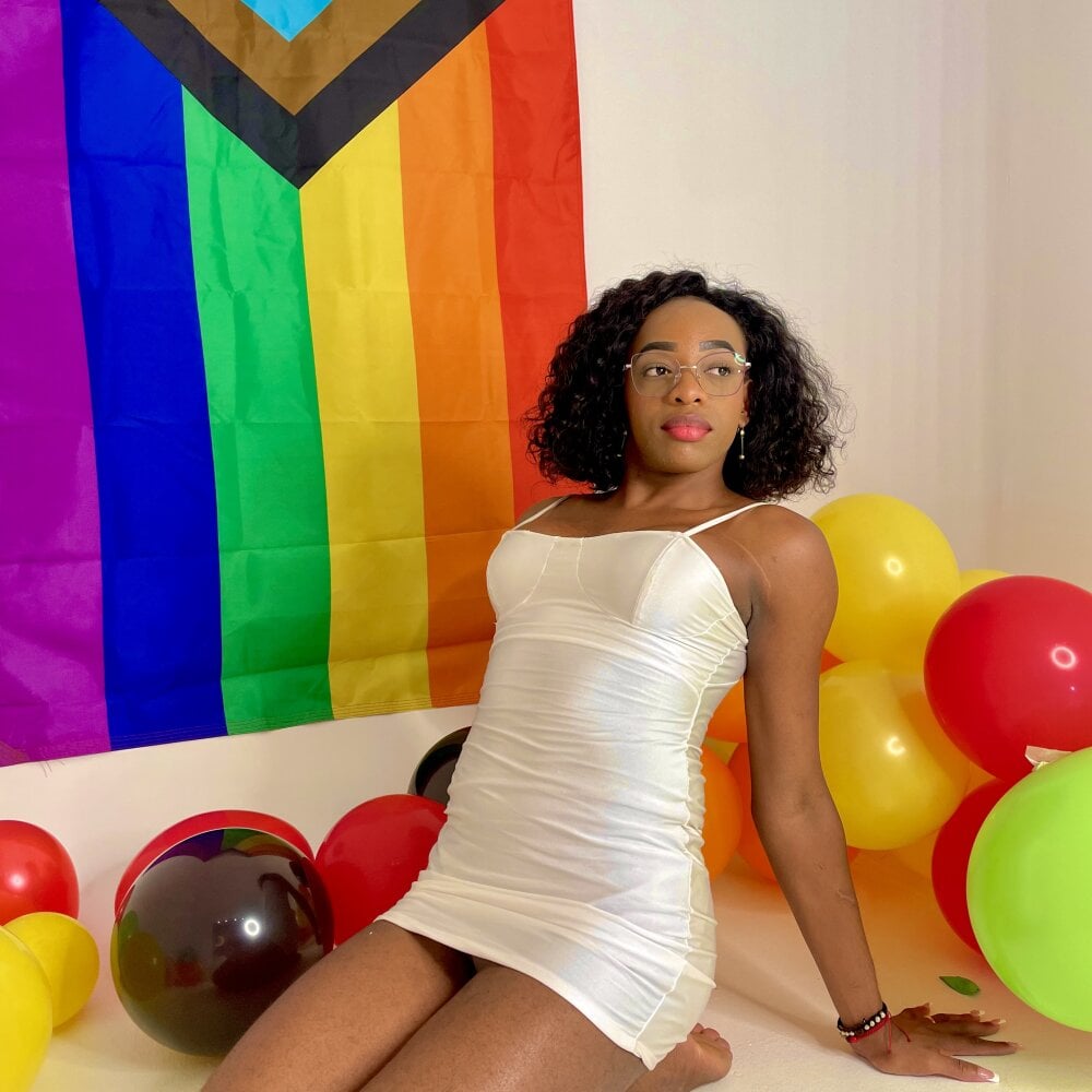 Beautiful katriona_grace_ camgirl in vrcamshot.com